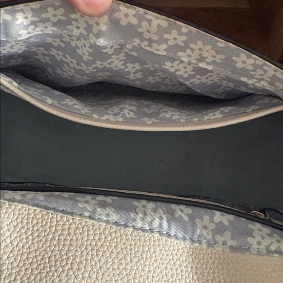 Like New Crossbody Bag ❤️ - Picture 9 of 9